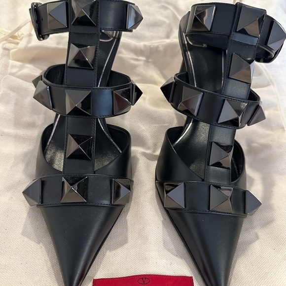 Valentino Garavani Roman Stud T-Strap Pump, Size: 5.5 US/35.5 EU, Color: Nero - Picture 2 of 6